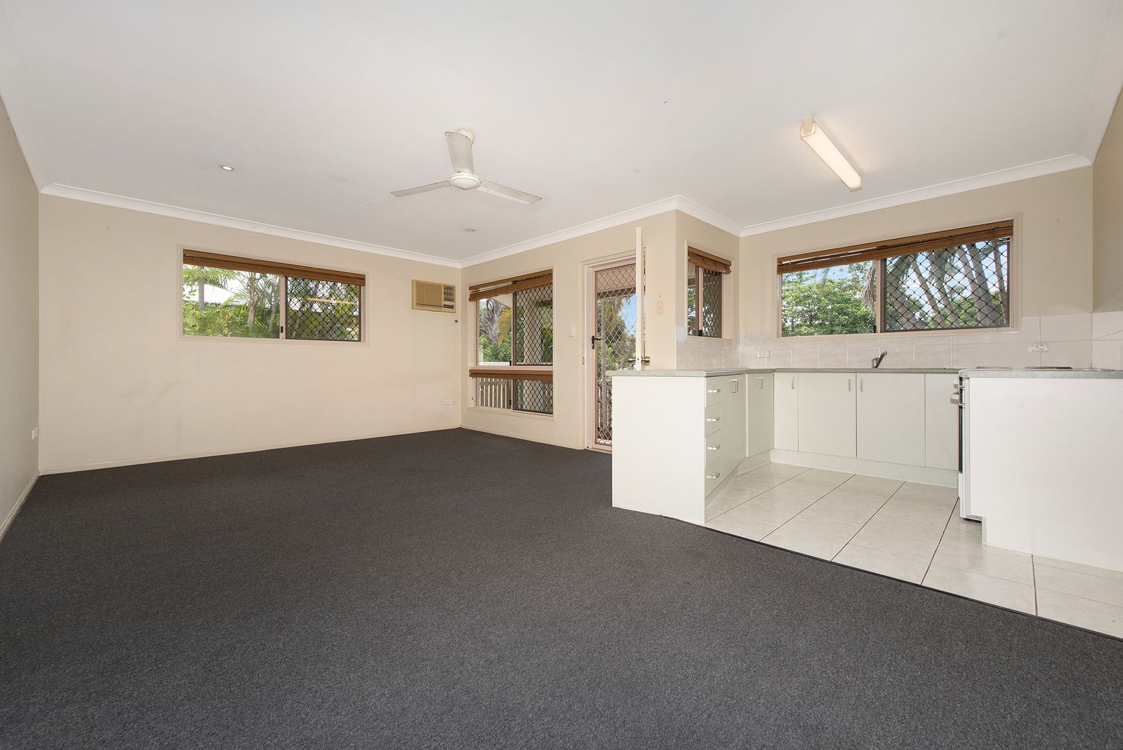 2/13 Second Avenue, Railway Estate QLD 4810, Image 1