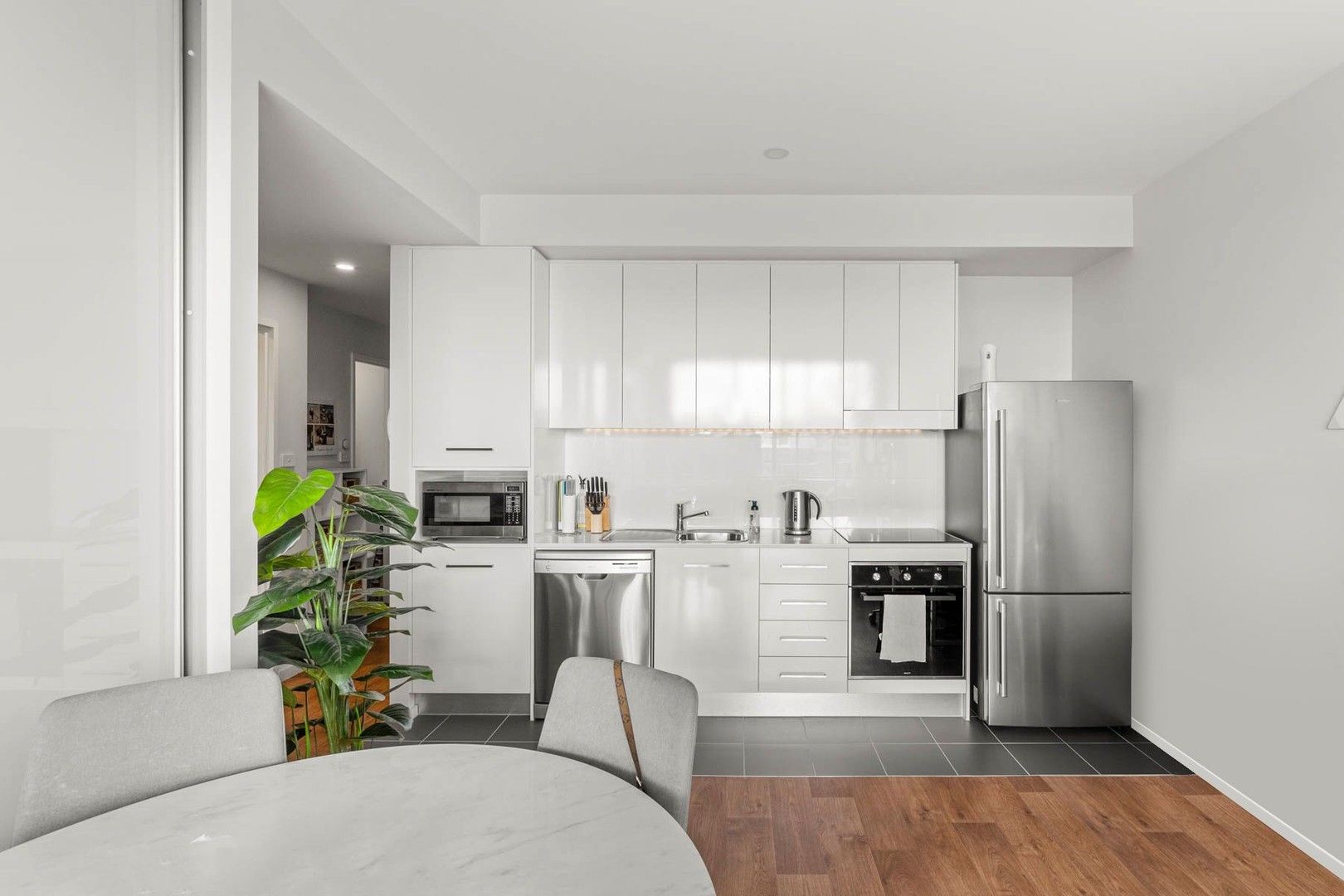 1 bedrooms Apartment / Unit / Flat in 604/6 Charles Street CHARLESTOWN NSW, 2290