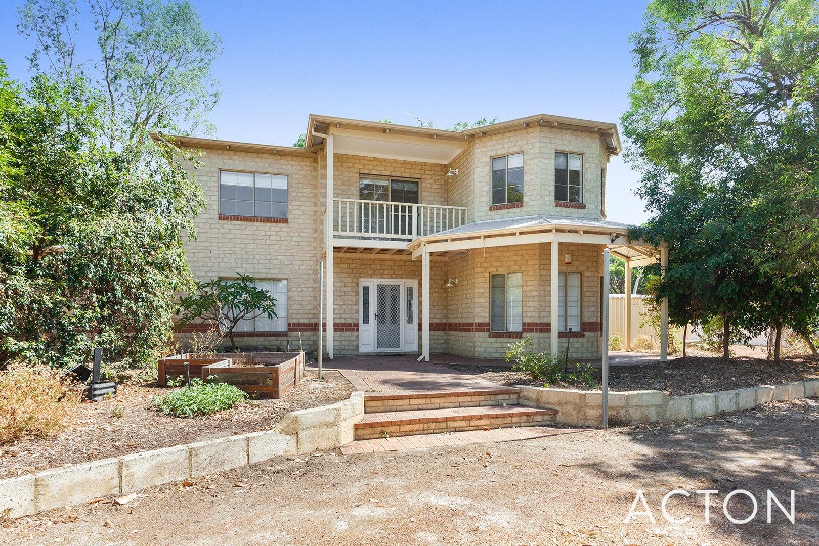 4 bedrooms House in 100 Verna Court COCKBURN CENTRAL WA, 6164