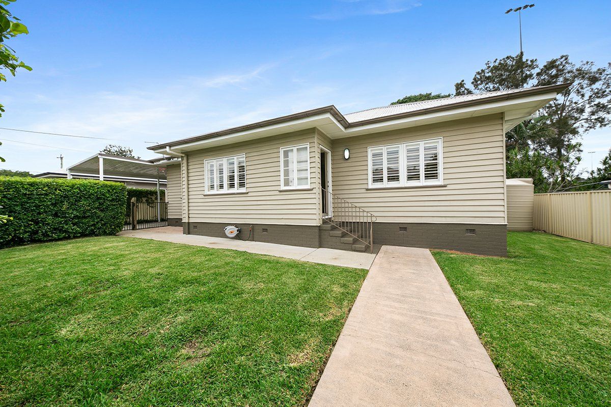 8 Crutchley Street, Fairfield QLD 4103, Image 2