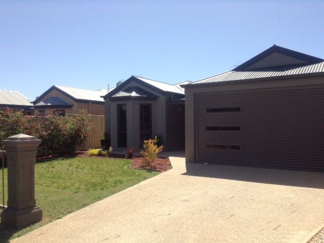 4 bedrooms House in 8A Dawn Avenue GOL GOL NSW, 2738
