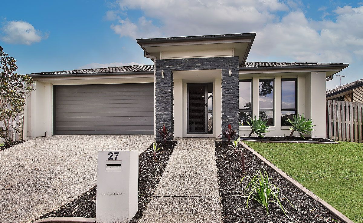 4 bedrooms House in 27 Dillon Avenue AUGUSTINE HEIGHTS QLD, 4300