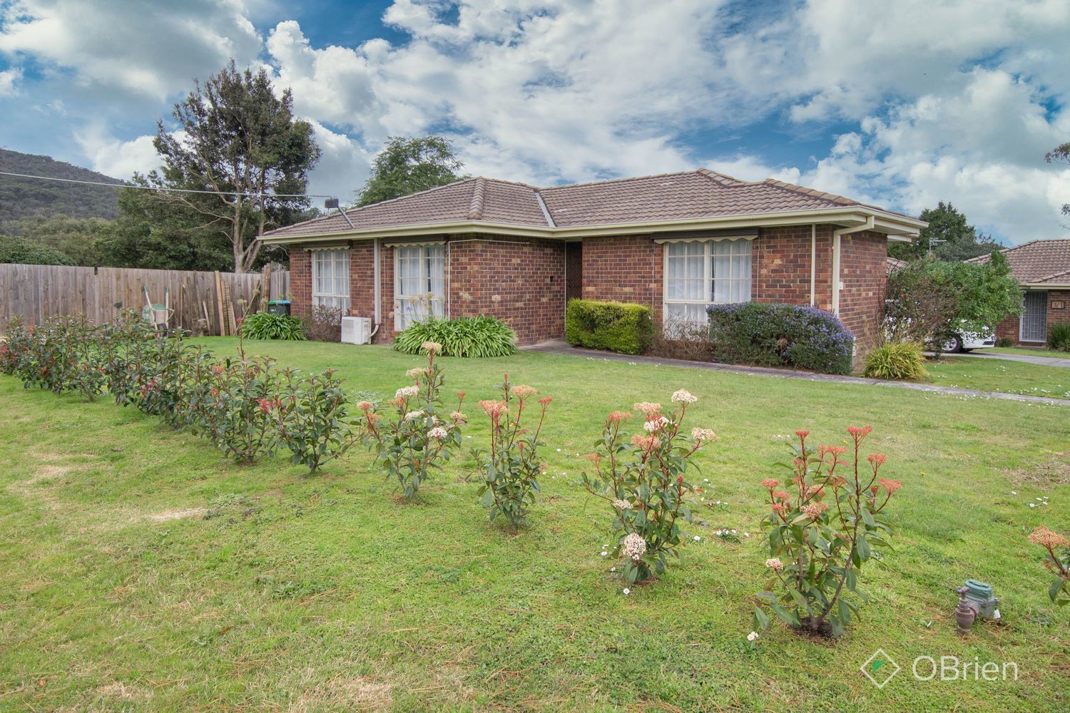 2 bedrooms Apartment / Unit / Flat in 1/1 Victoria Street FERNTREE GULLY VIC, 3156