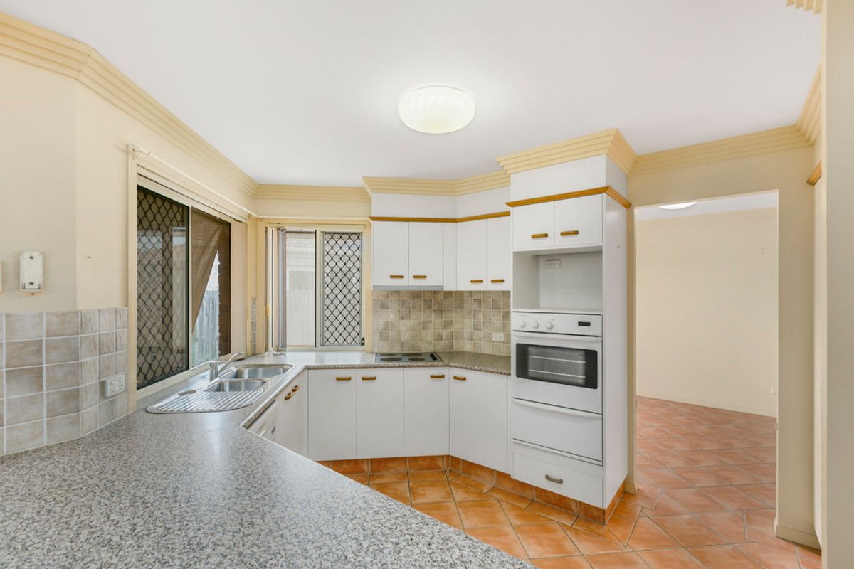 2/28 Aberdeen Court, Highland Park QLD 4211, Image 2