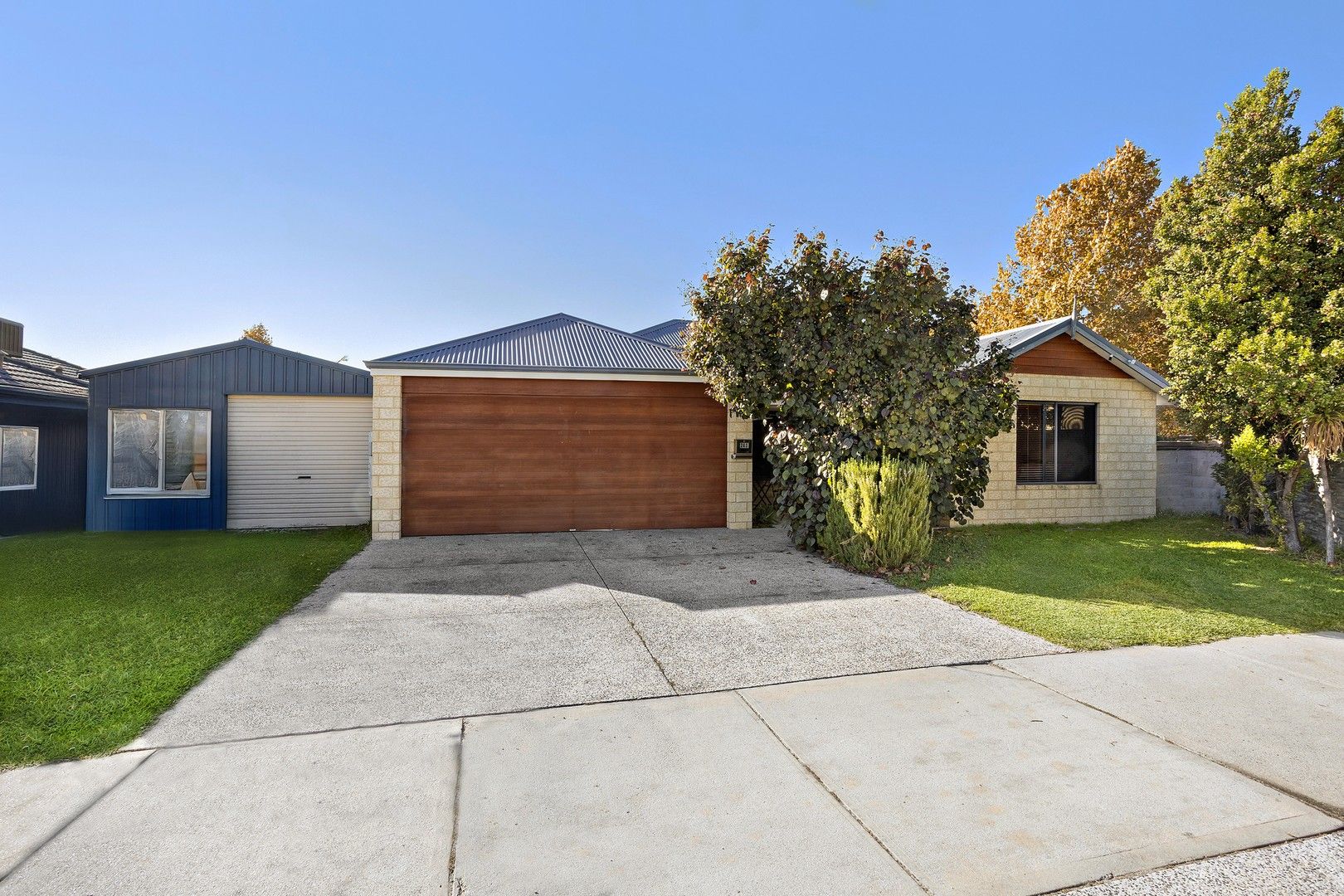 4 bedrooms House in 263 Lyon Road AUBIN GROVE WA, 6164