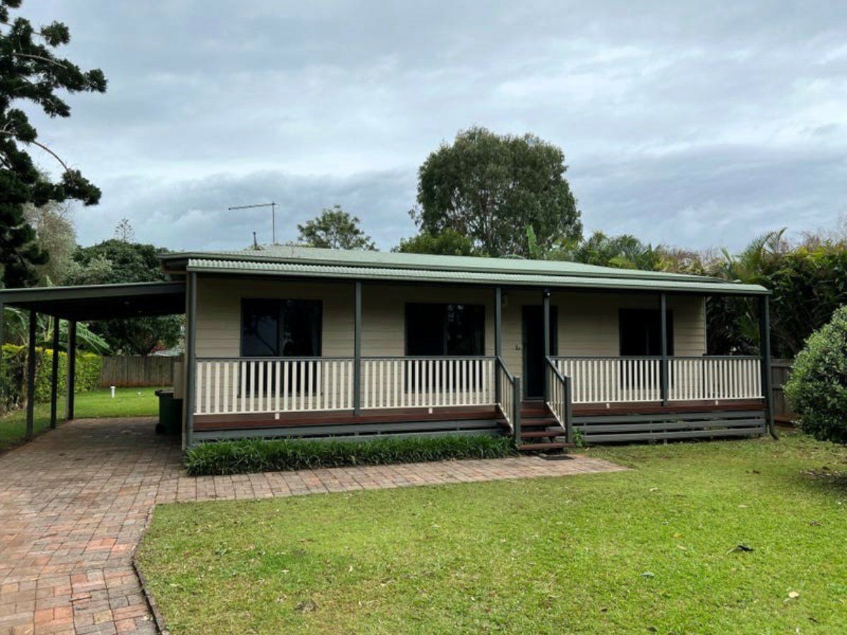 3 bedrooms House in 11 McBean Road KARRAGARRA ISLAND QLD, 4184