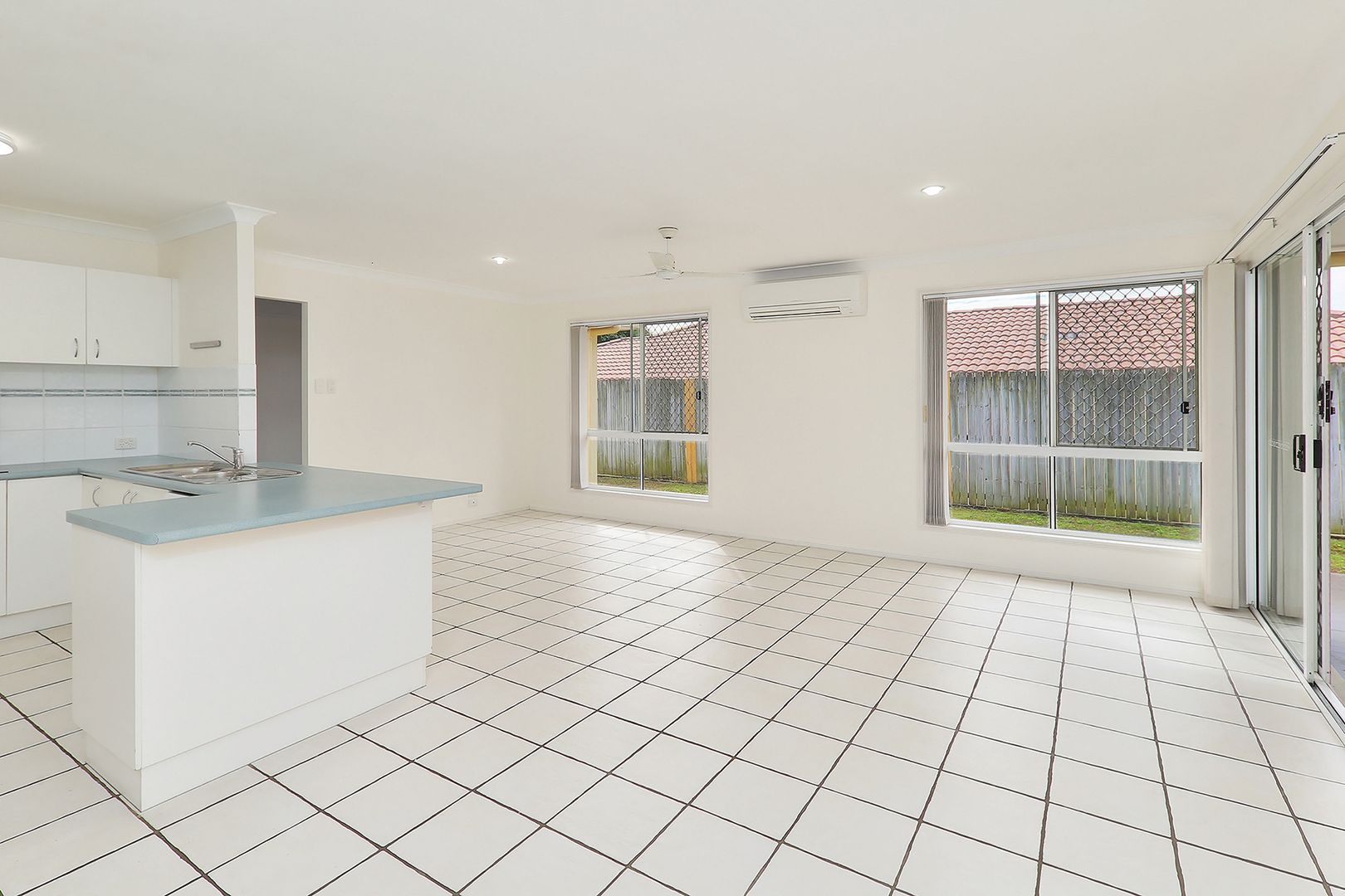 101 Oakleaf St, Eight Mile Plains QLD 4113 House For Rent 620 Domain