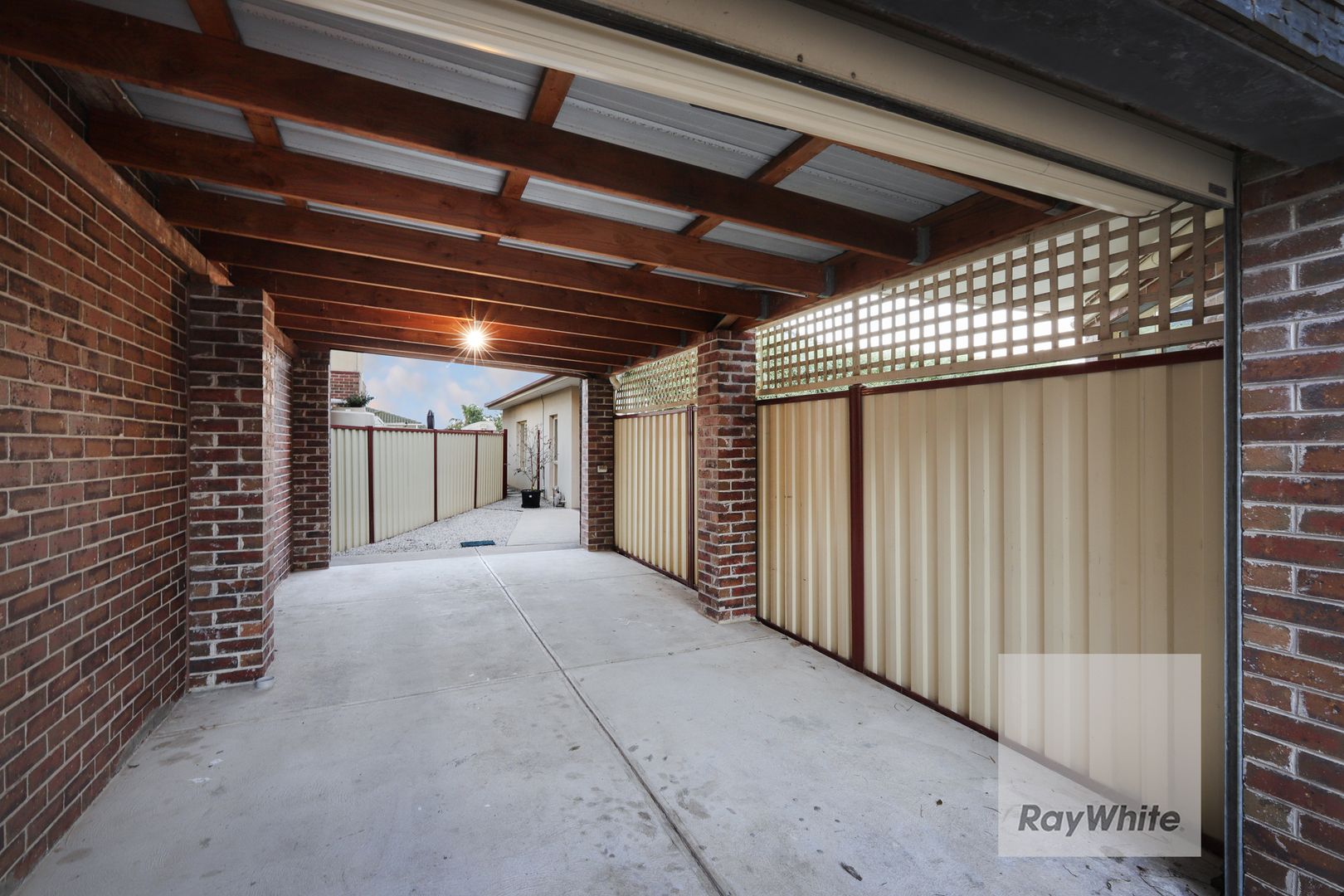 2/114 Lenoak Street, Gladstone Park VIC 3043, Image 2