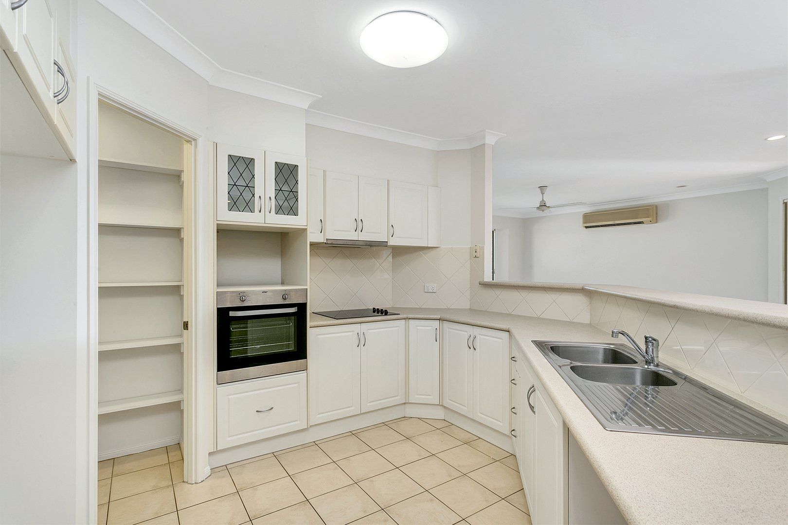 4 St Albans Close, Brinsmead QLD 4870, Image 2