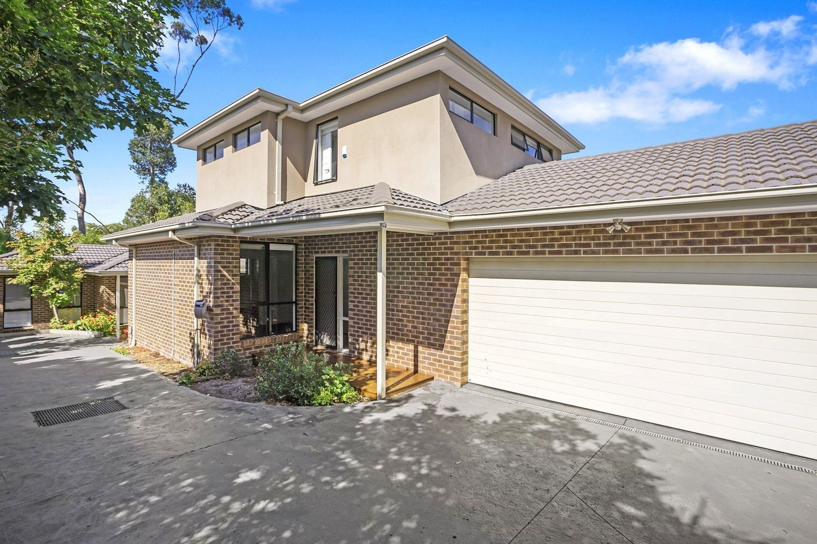 3 bedrooms Townhouse in 2/12 Moore Avenue CROYDON VIC, 3136