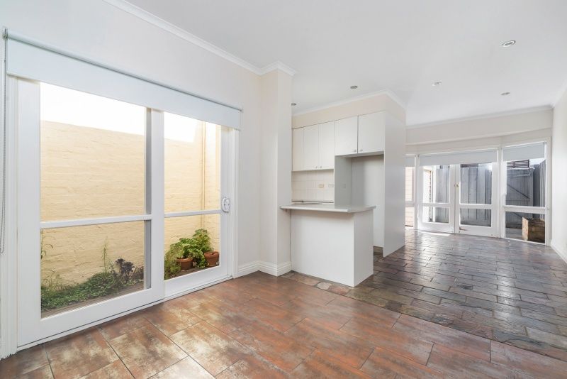 2 bedrooms House in 21 Bridge Street PORT MELBOURNE VIC, 3207
