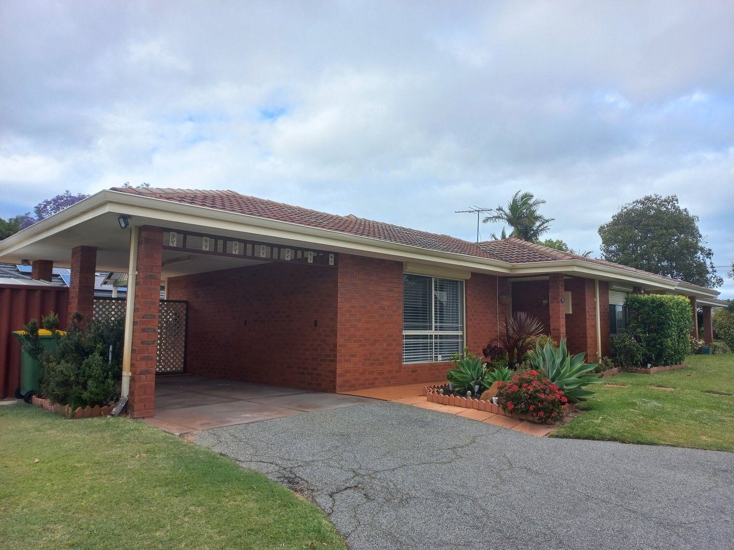 2 bedrooms Villa in 8/231 Armadale Road KEWDALE WA, 6105