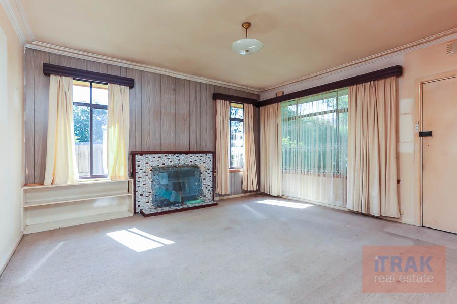 9 Peck Street, Bayswater VIC 3153, Image 2