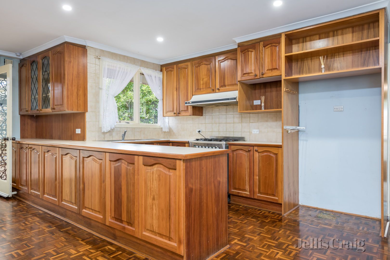 76 Camelot Drive, Glen Waverley VIC 3150