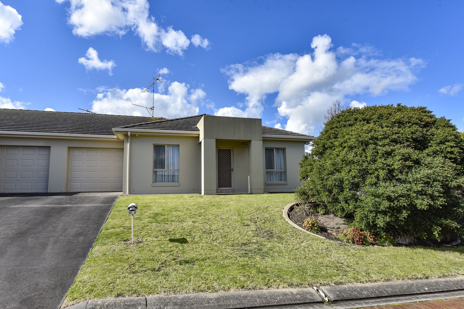3 bedrooms Townhouse in 1/5 Bellevale Court MOUNT GAMBIER SA, 5290