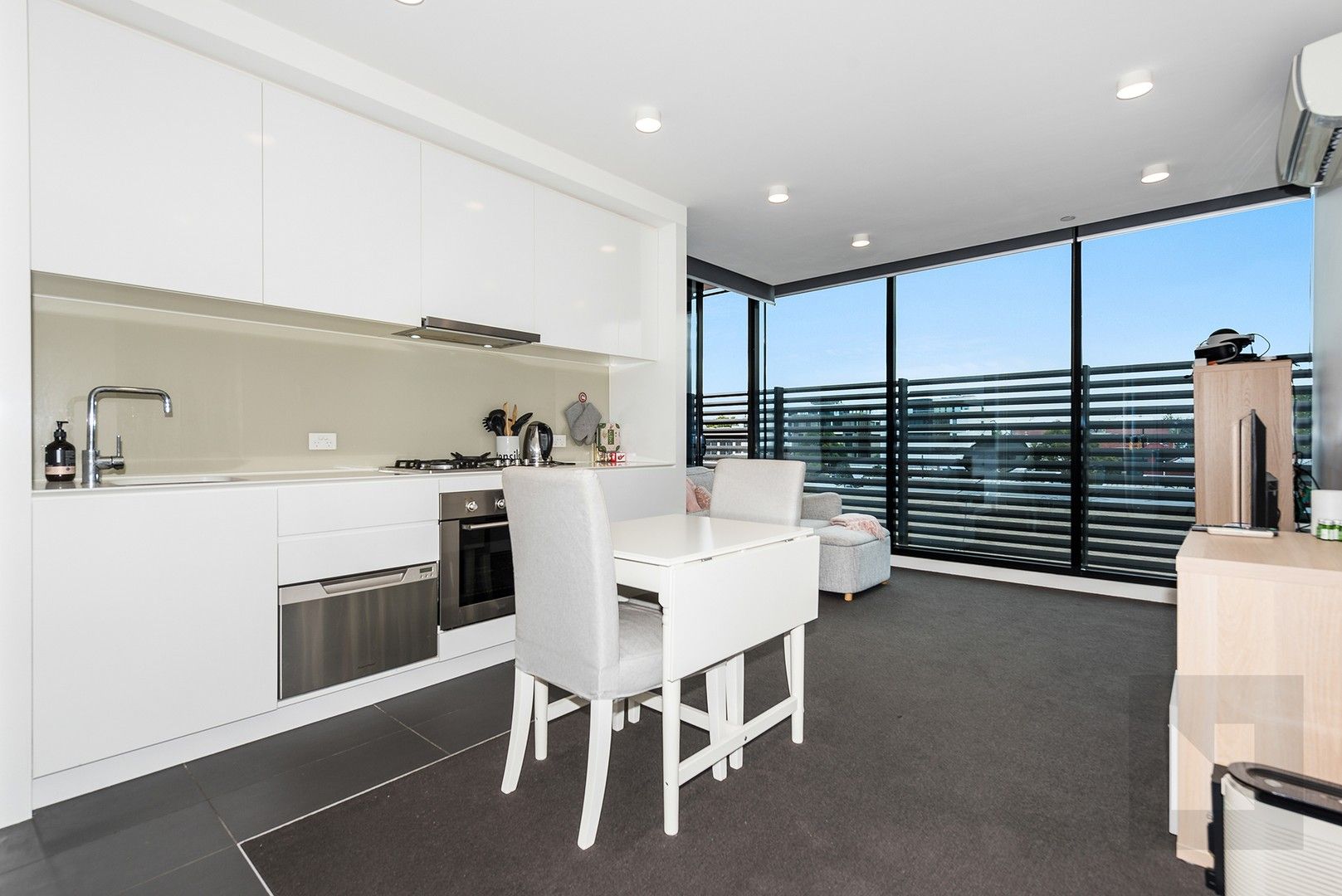 301/162 Rosslyn Street, West Melbourne VIC 3003, Image 2