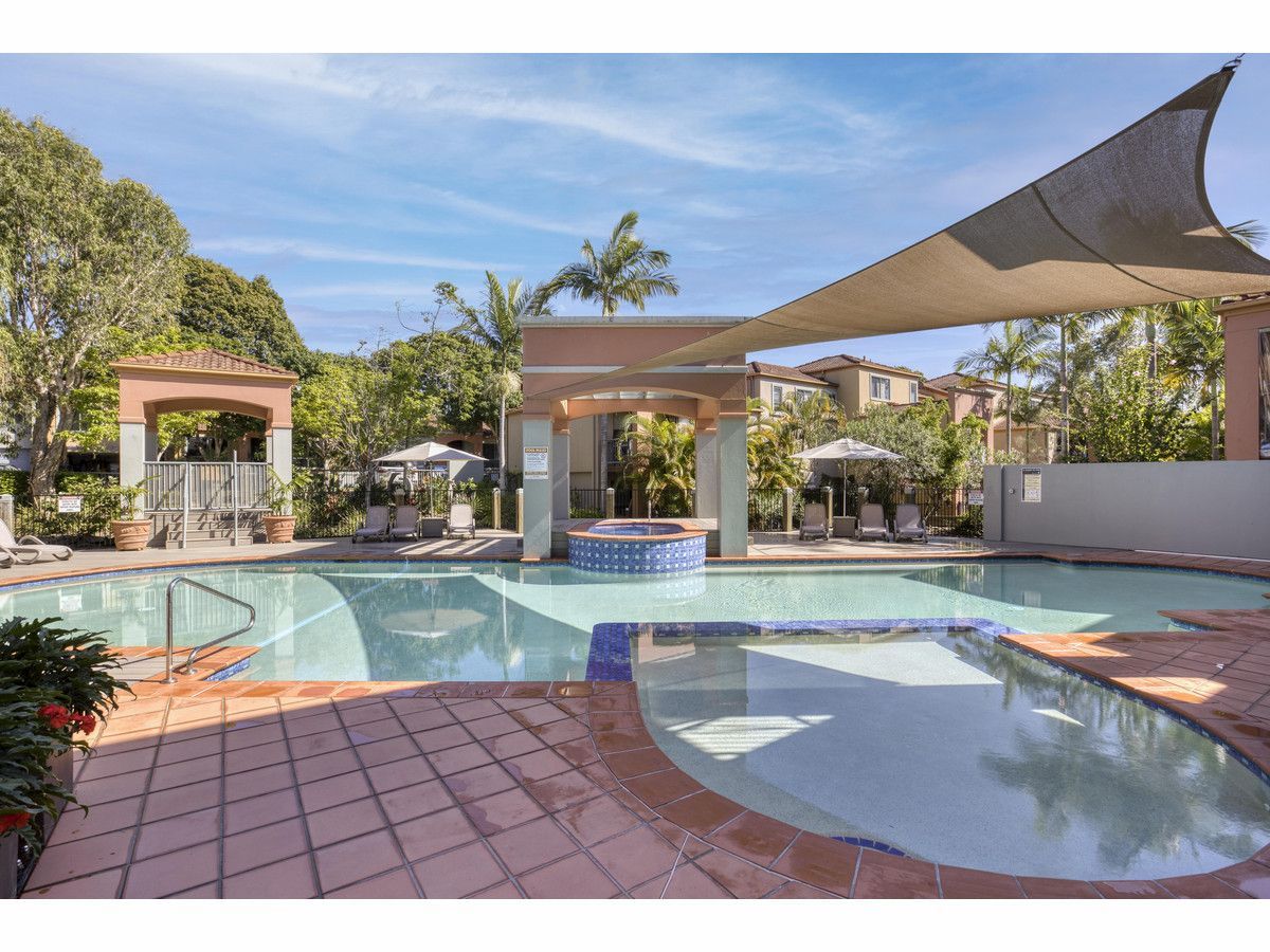 Clear Island Waters QLD 4226 3 beds villa for Sale, 899,000