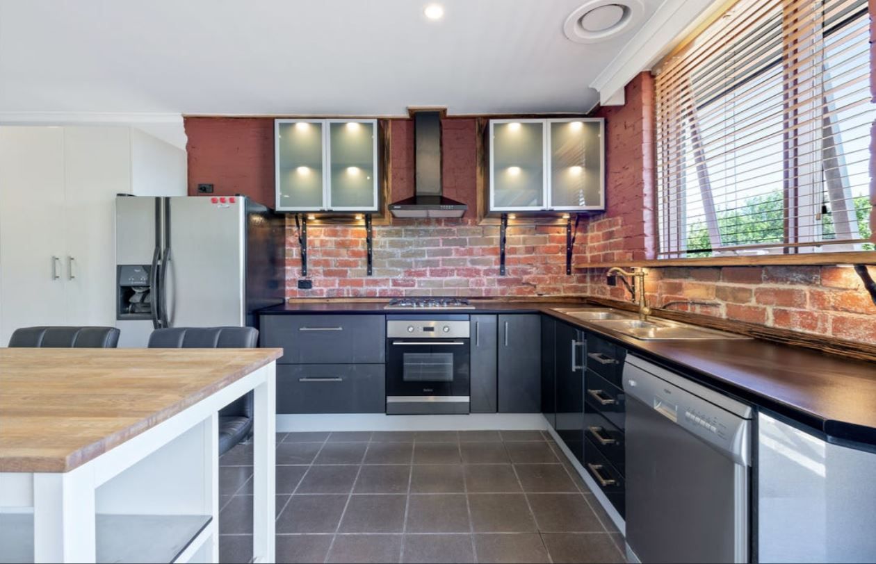 2 bedrooms Apartment / Unit / Flat in 6/9 WILTON GROVE ELWOOD VIC, 3184