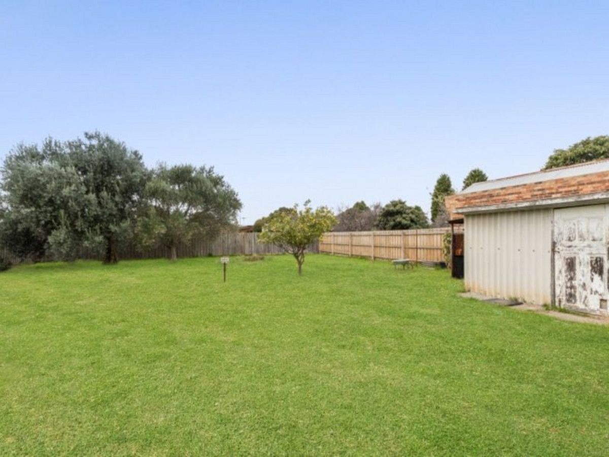 18 Mcfadzean Avenue, Reservoir VIC 3073, Image 2