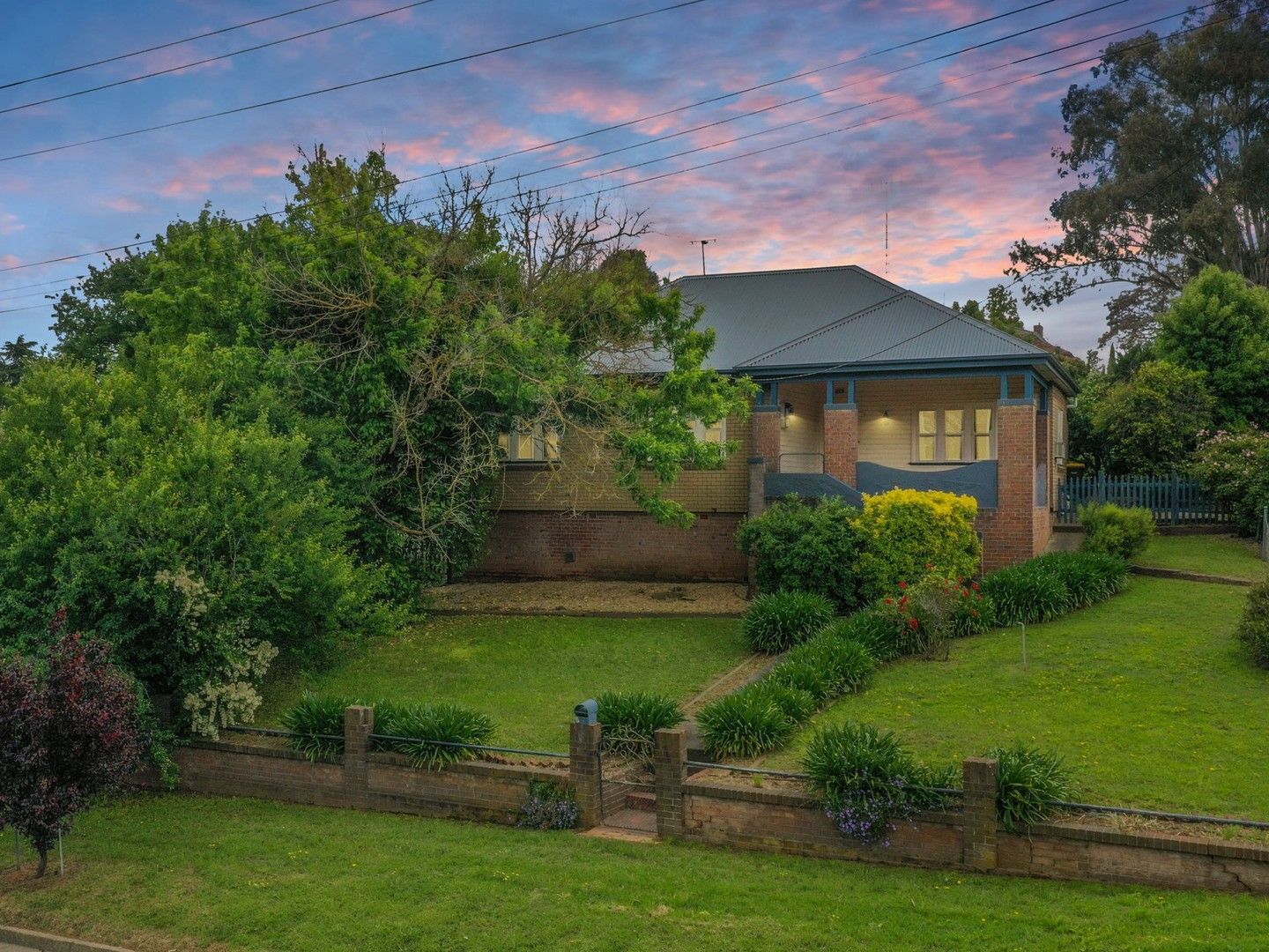 19 Whiteman Avenue, Young NSW 2594, Image 1