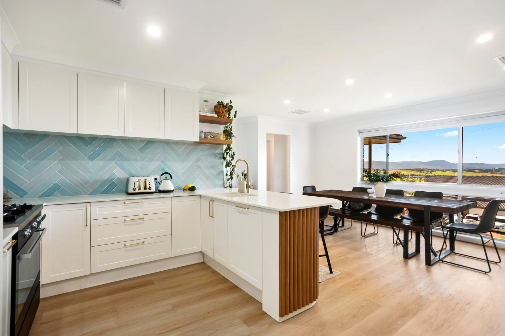 24 Scenic Crescent, Albion Park NSW 2527