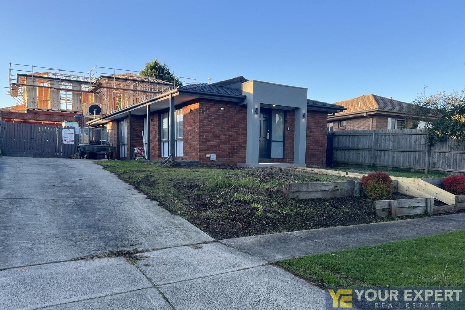 3 bedrooms Apartment / Unit / Flat in 1/22 Amber Crescent NARRE WARREN VIC, 3805