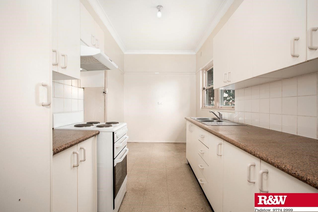 24 Montgomery Avenue, Revesby NSW 2212, Image 2