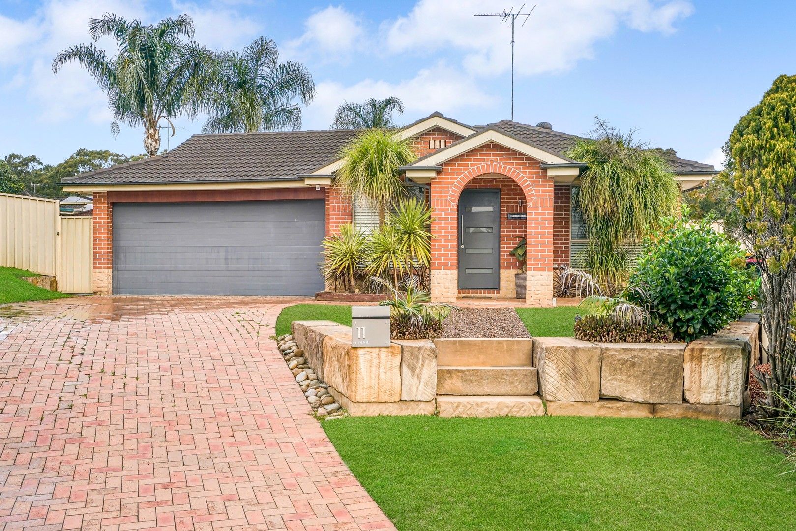 4 bedrooms House in 11 Fairywren Close GLENMORE PARK NSW, 2745