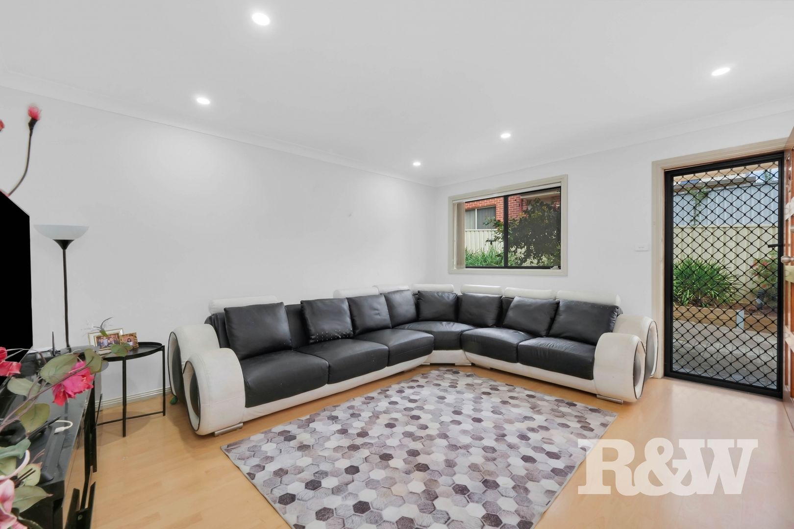 2/67 Canterbury Road, Glenfield NSW 2167, Image 1