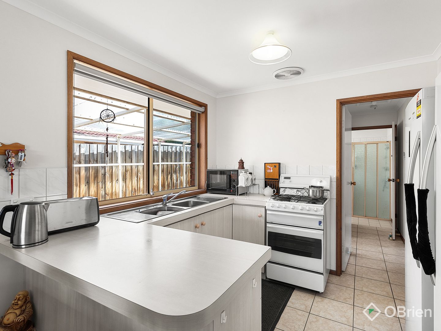 2/1 Crown Court, Kings Park VIC 3021, Image 2