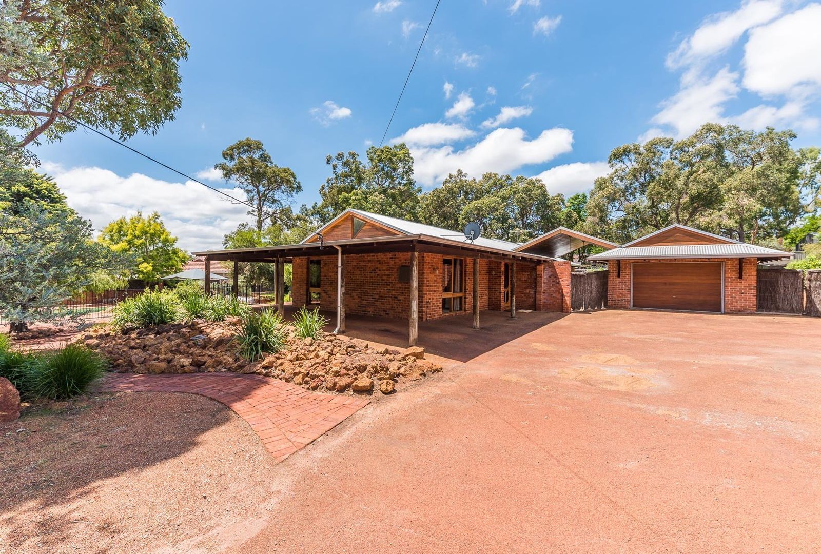 4 bedrooms House in 12 Jaraba Avenue GOOSEBERRY HILL WA, 6076