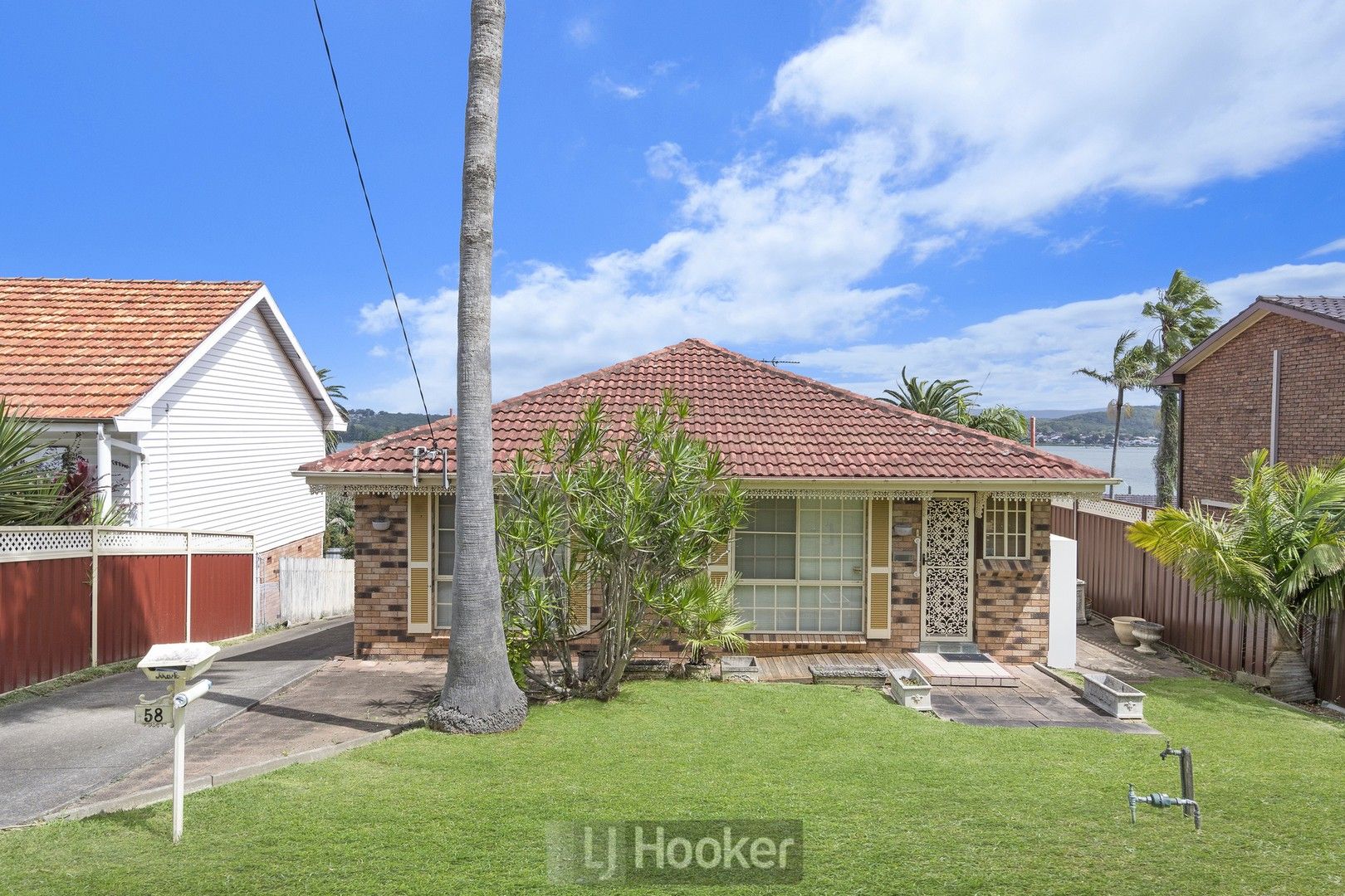 4 bedrooms House in 58 Berkeley Street SPEERS POINT NSW, 2284