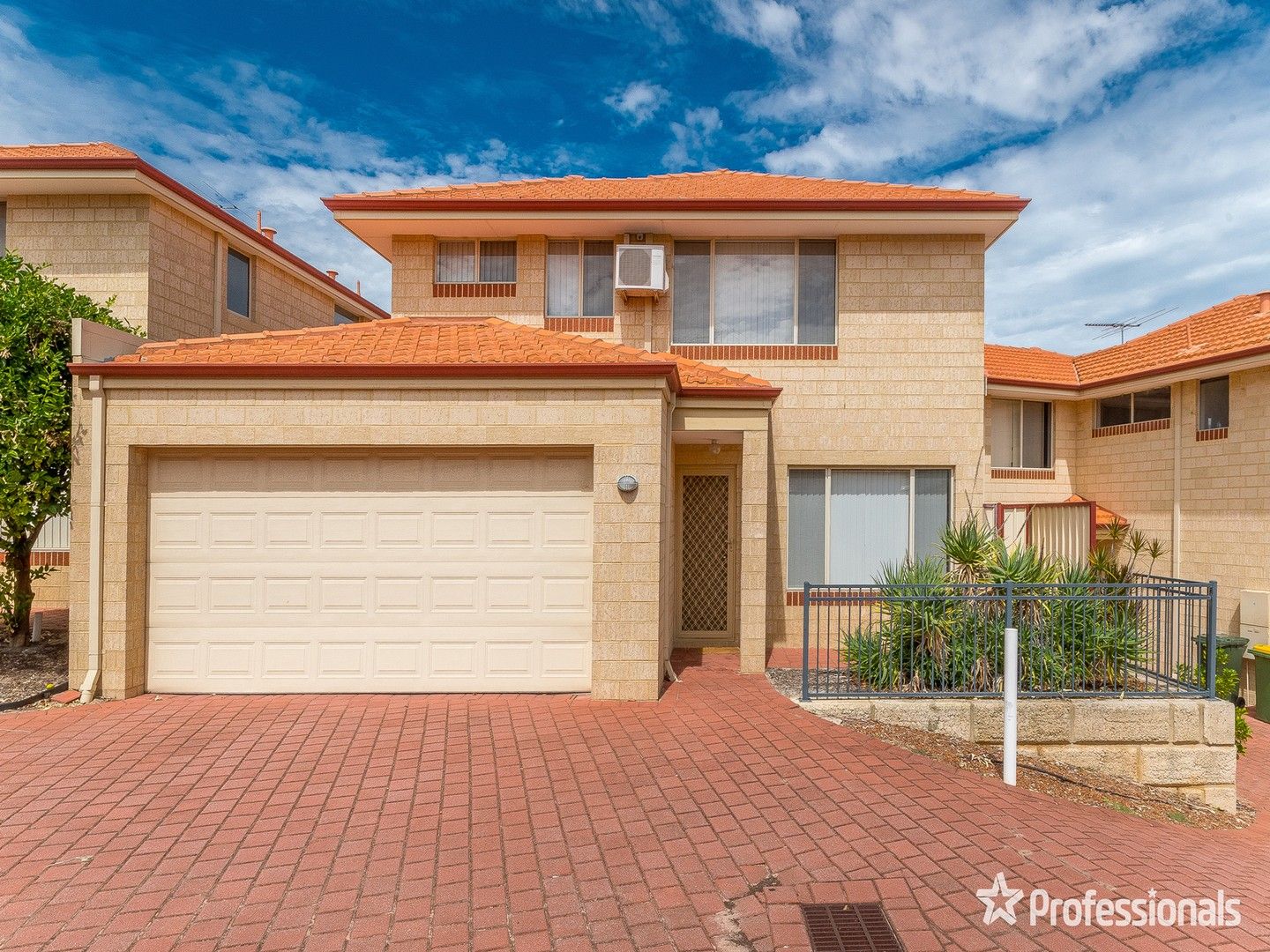 4 bedrooms Townhouse in 3/217 Hill View Terrace BENTLEY WA, 6102