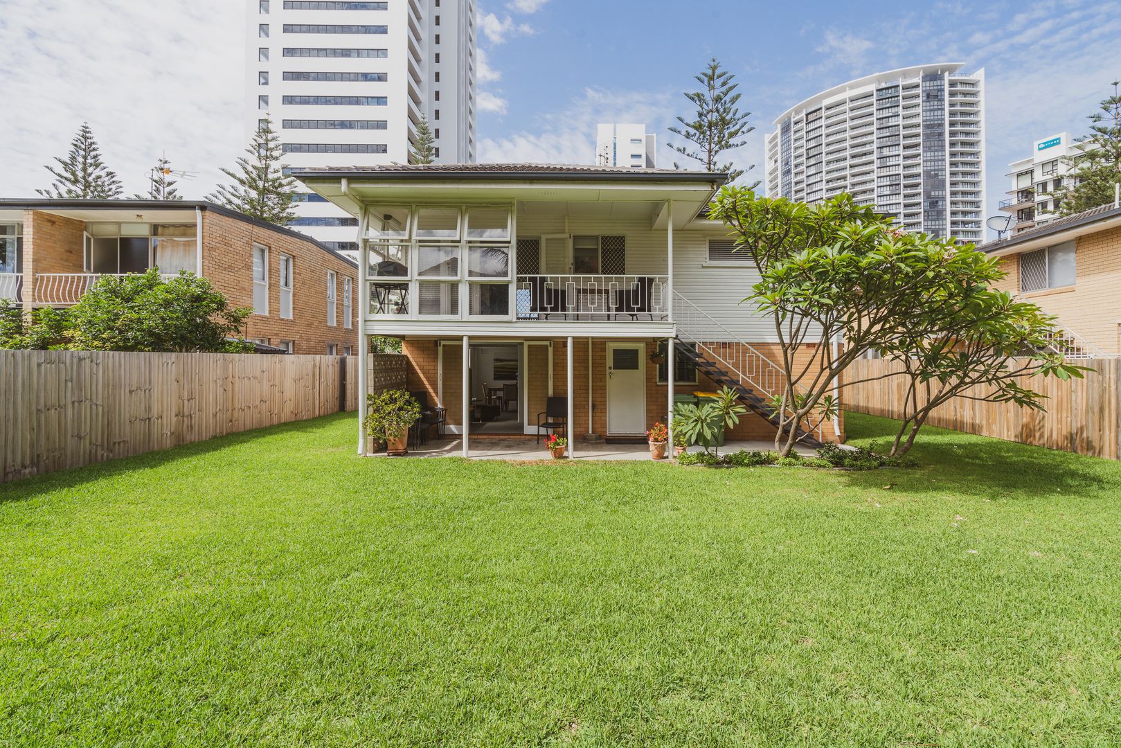 23 George Avenue, Broadbeach QLD 4218, Image 2