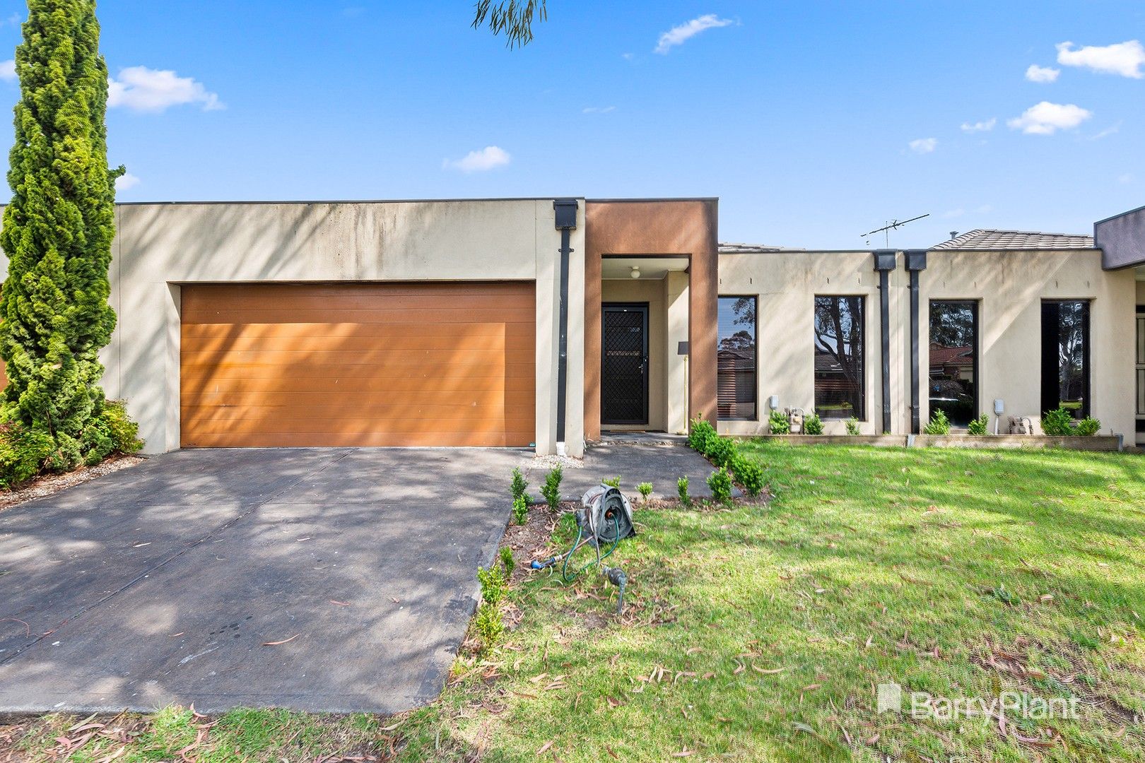 3 bedrooms House in 27 Jamieson Way BERWICK VIC, 3806