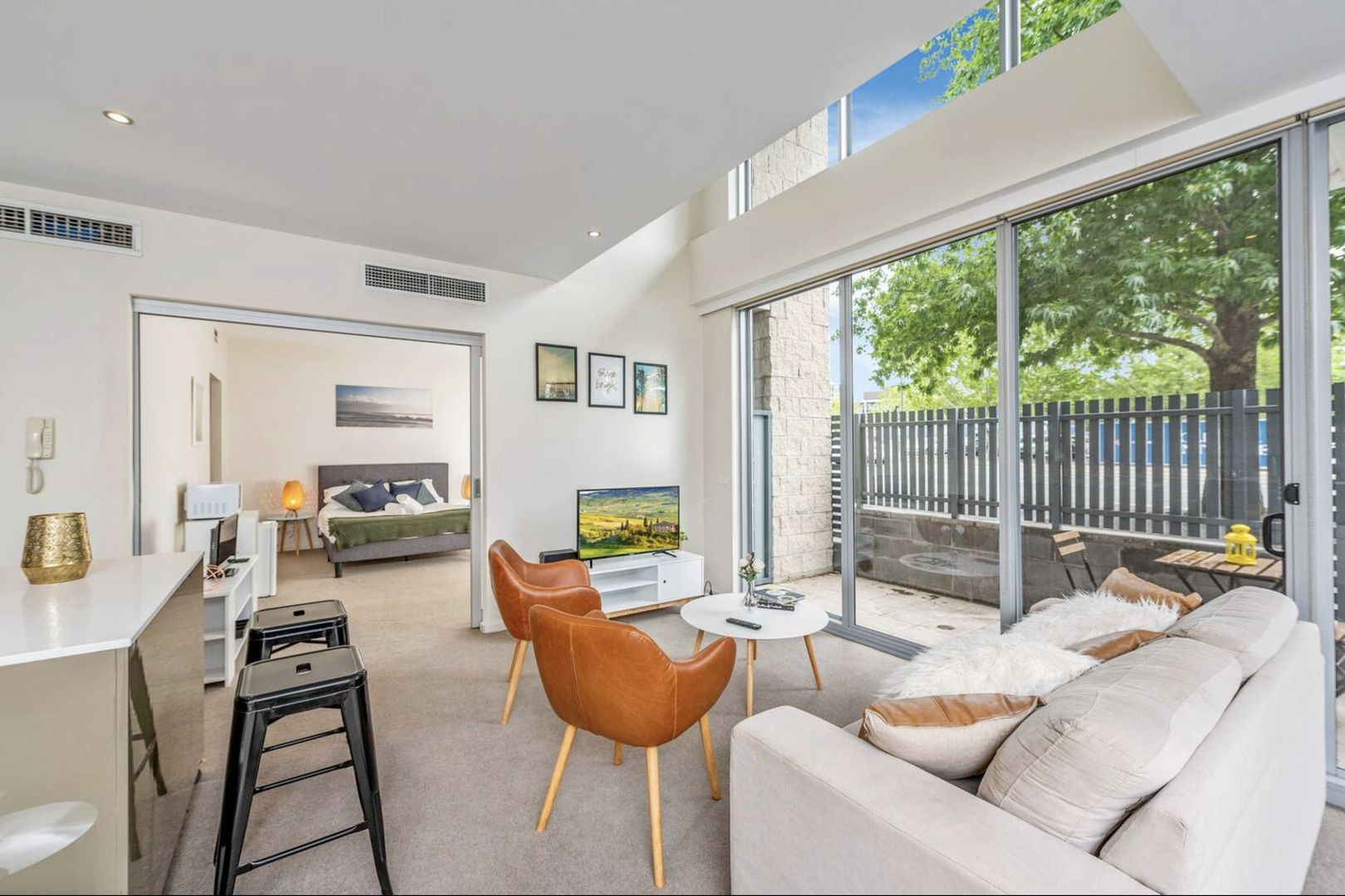 3 bedrooms Apartment / Unit / Flat in 1/5 London Circuit CITY ACT, 2601