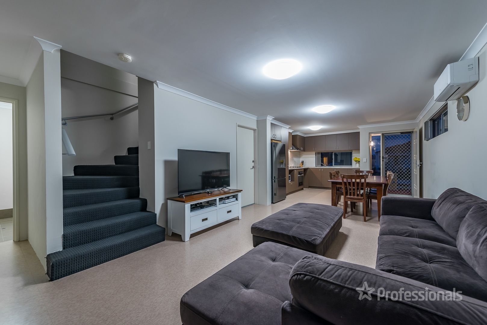 2/41 Windermere Chase, Butler WA 6036, Image 2