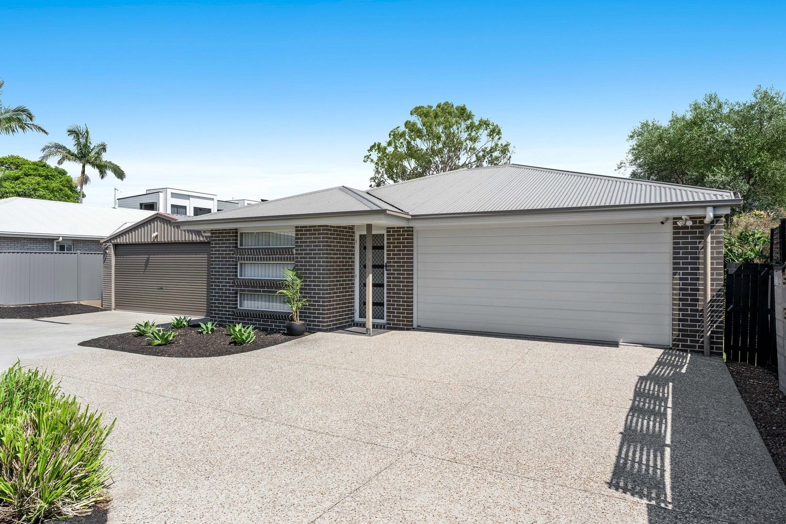 4 bedrooms House in 61 Randall Road WYNNUM WEST QLD, 4178