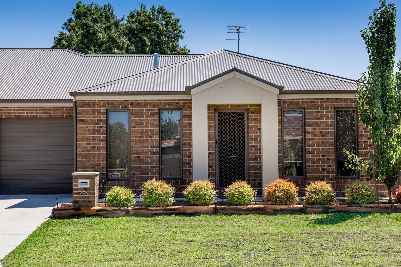 2 bedrooms Townhouse in 380 Elton Court LAVINGTON NSW, 2641