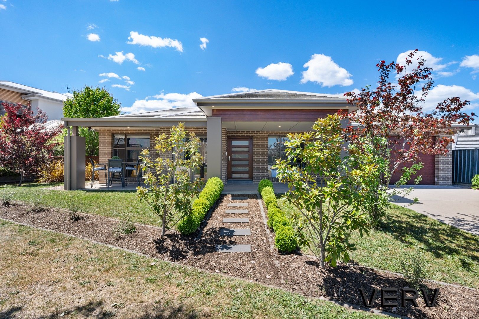 5 bedrooms House in 4 McGowan Crescent GOOGONG NSW, 2620