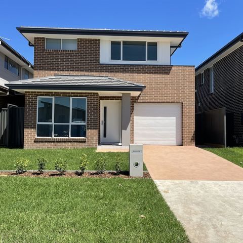 5 bedrooms House in 25 Ansell Street MARSDEN PARK NSW, 2765
