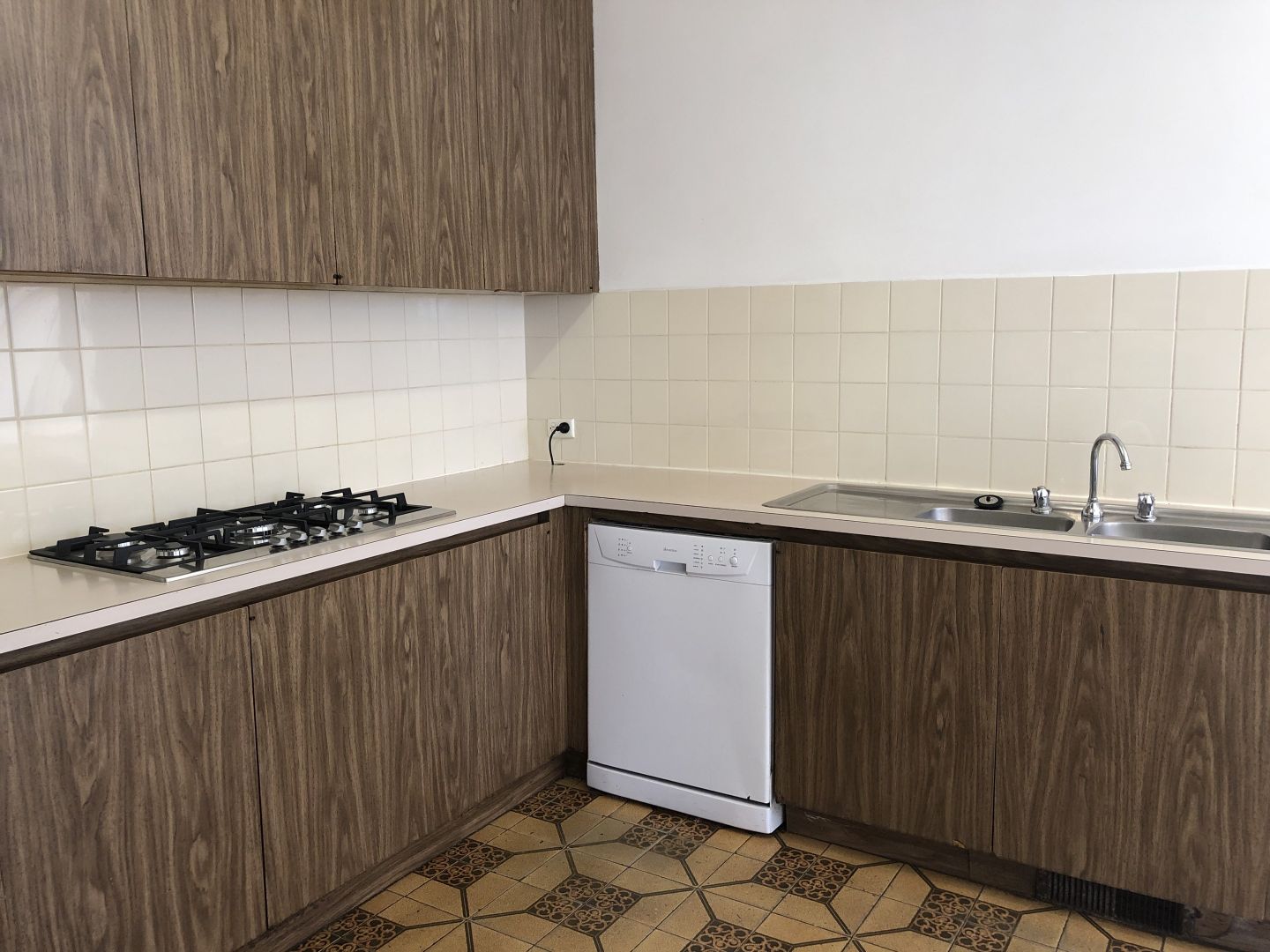 1/1 Snowdon Avenue, Caulfield VIC 3162 Apartment For Rent 700 Domain