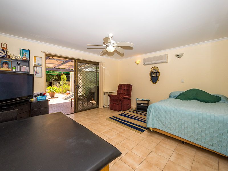 25 Balfour Crescent, Highland Park QLD 4211, Image 2