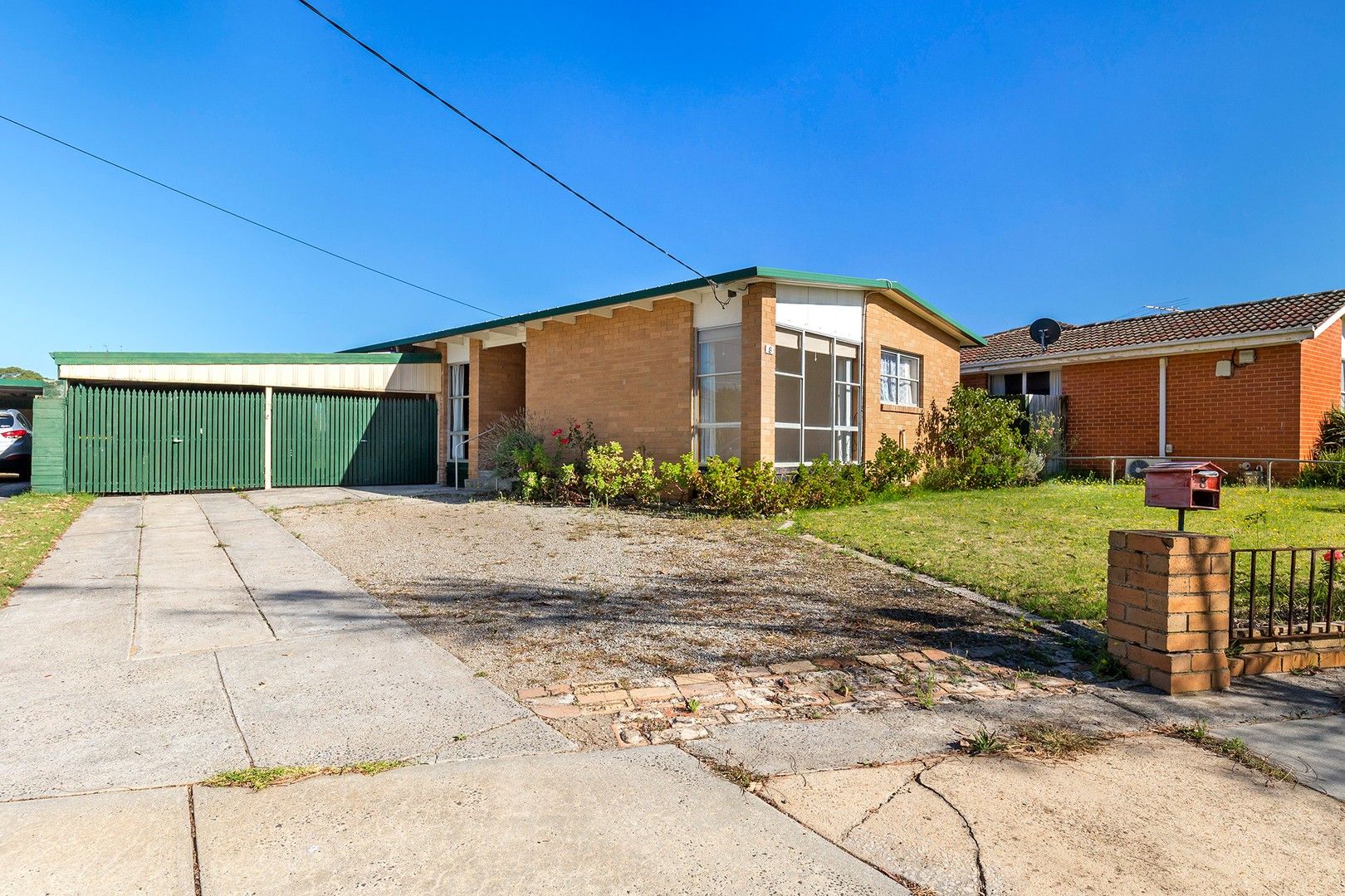 8 Bouvardia Crescent, Frankston North VIC 3200 House For Rent 400