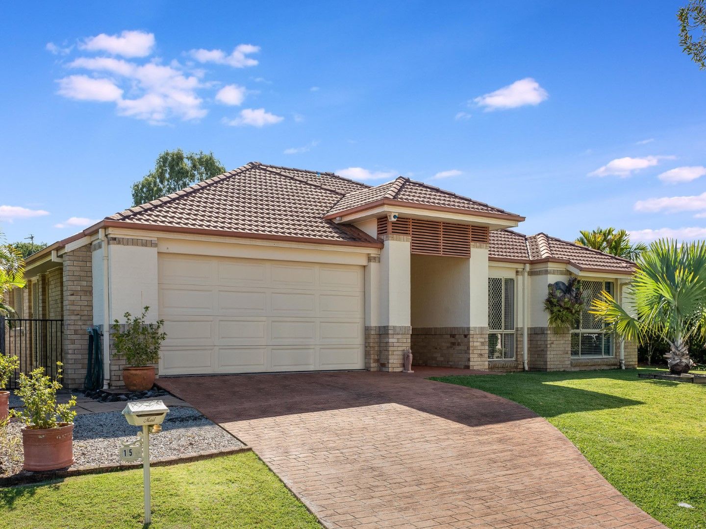 15 Midden Place, Pelican Waters | Property History & Address Research ...