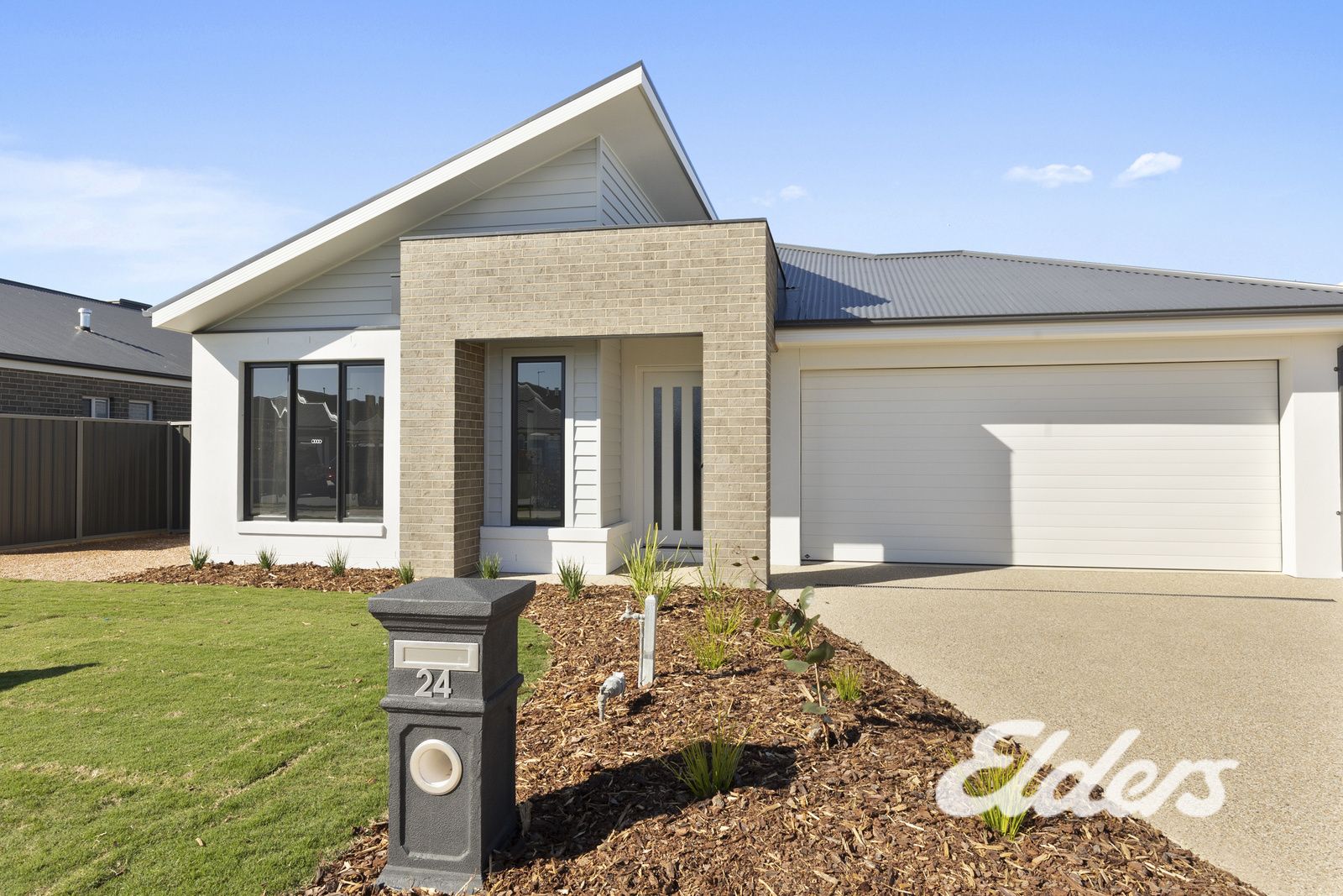 4 bedrooms House in 24 Peter Thomson Circuit YARRAWONGA VIC, 3730