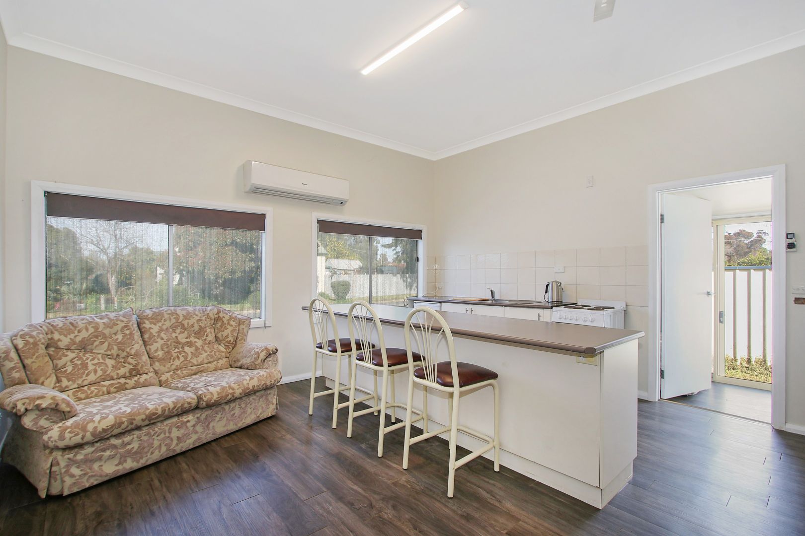 4 Gaffney Street, Oaklands NSW 2646, Image 2