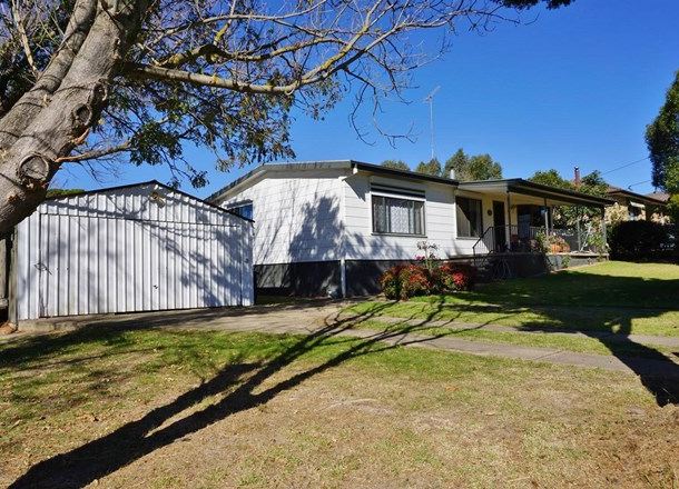 4 Lead Street, Yass NSW 2582