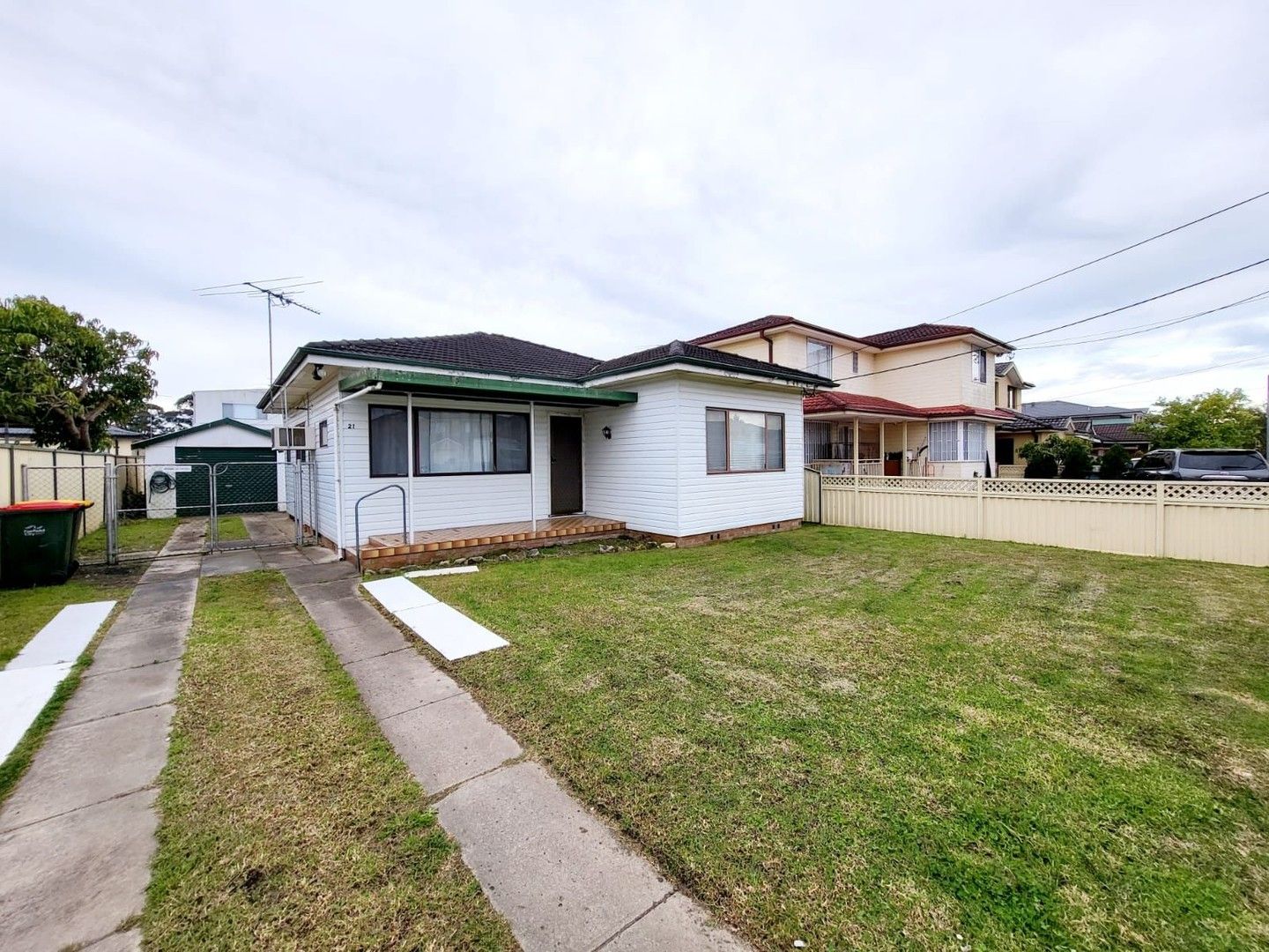 3 bedrooms House in 21 Foxlow Street CANLEY HEIGHTS NSW, 2166