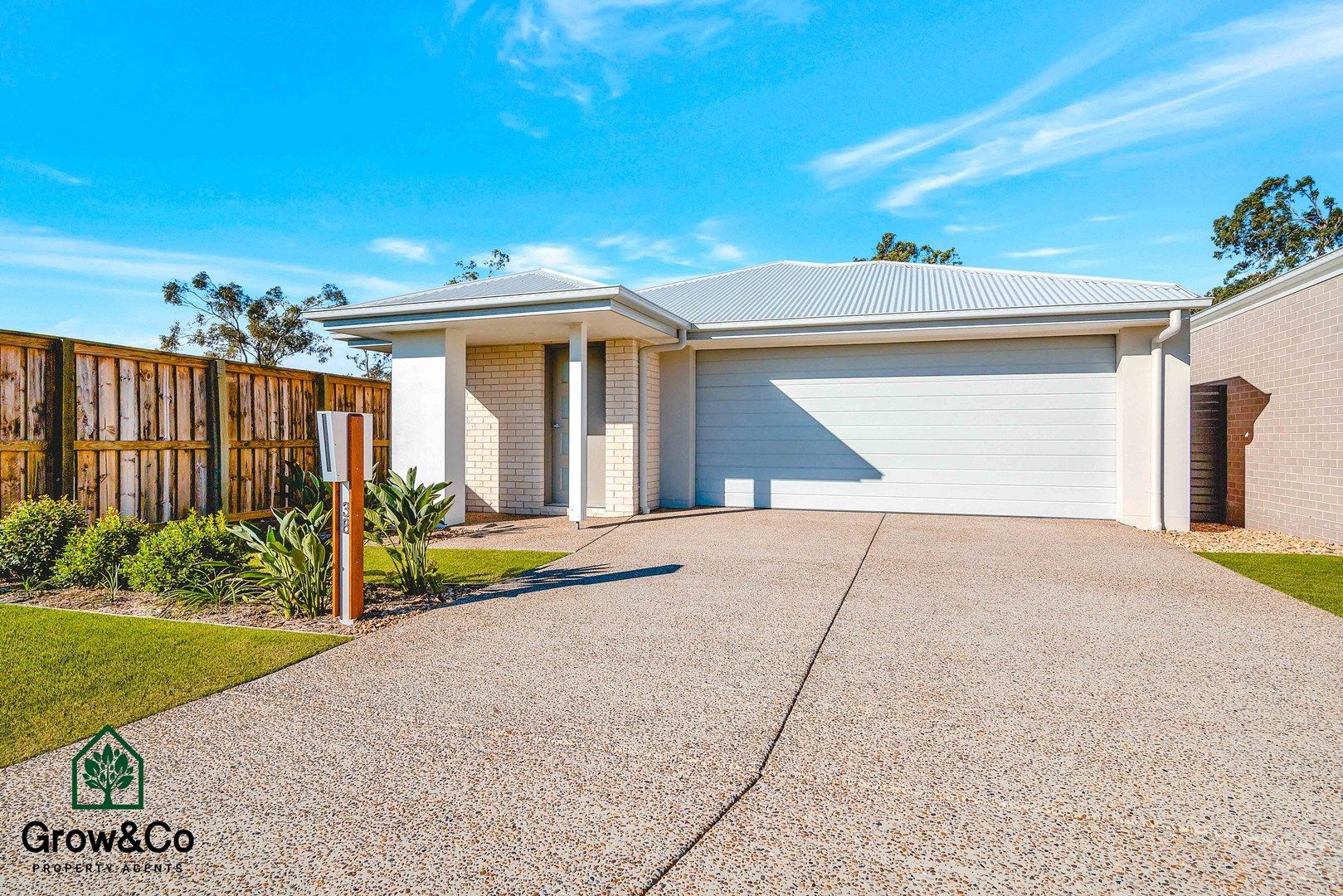 3 bedrooms House in 38 Chambers Ridge Boulevard PARK RIDGE QLD, 4125